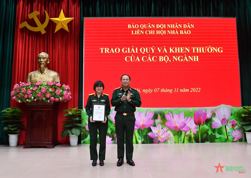 Báo Quân đội nhân dân phát động thi đua cao điểm kỷ niệm 50 năm Chiến thắng “Hà Nội - Điện Biên Phủ trên không”