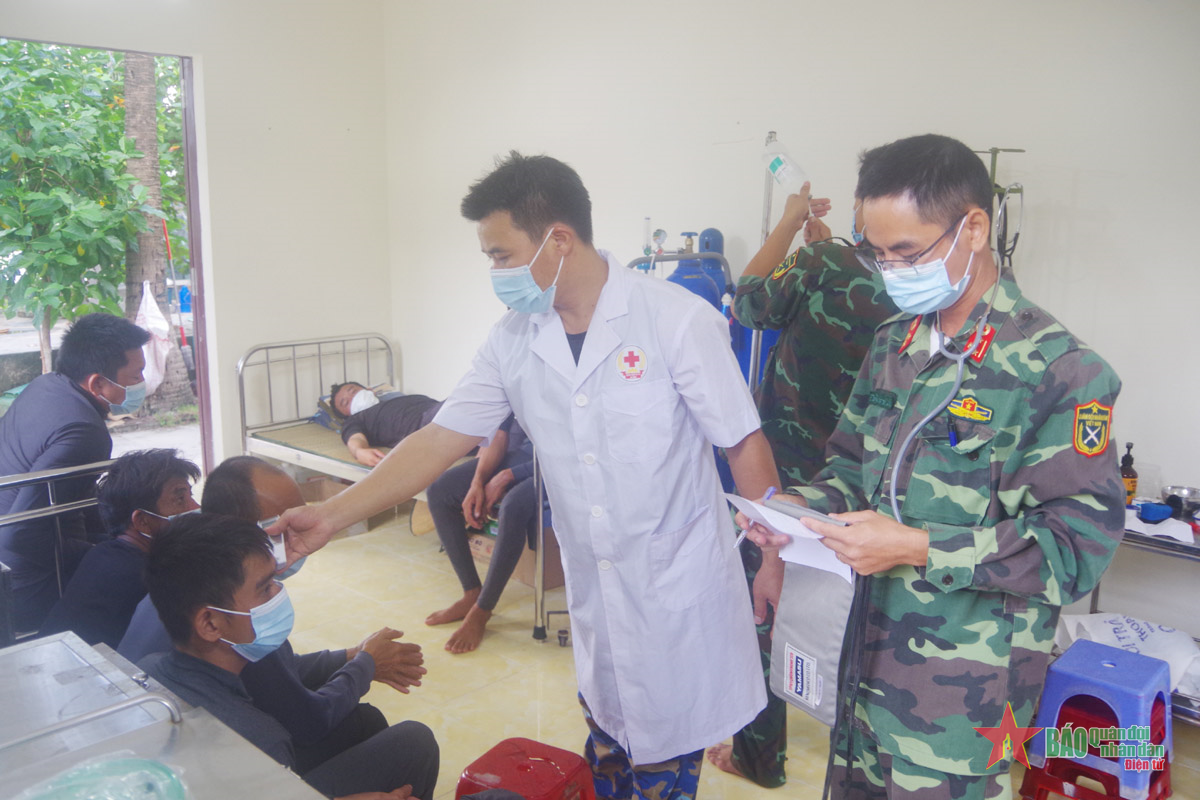 Đảo Sơn Ca tiếp nhận ngư dân gặp nạn do lật tàu