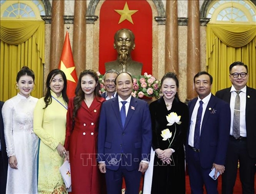 Chủ tịch nước Nguyễn Xuân Phúc gặp mặt Đoàn đại biểu Doanh nhân Sao đỏ