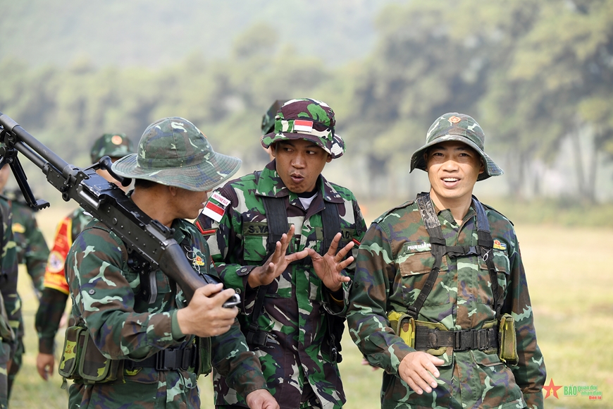 AARM-30: Các xạ thủ ASEAN thể hiện tinh thần đồng đội trên thao trường