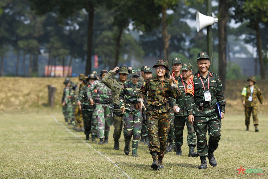 AARM-30: Các xạ thủ ASEAN thể hiện tinh thần đồng đội trên thao trường