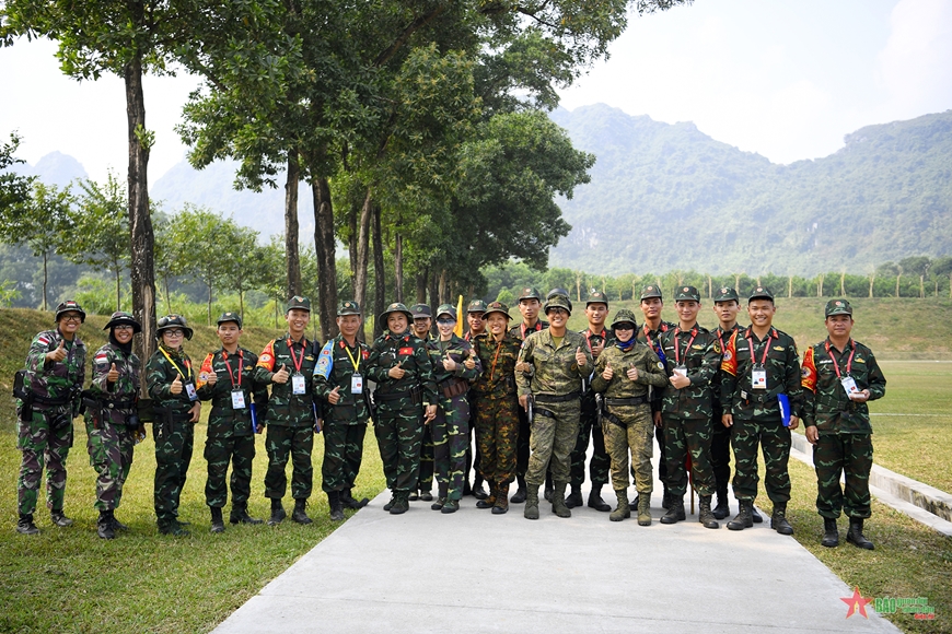 AARM-30: Các xạ thủ ASEAN thể hiện tinh thần đồng đội trên thao trường