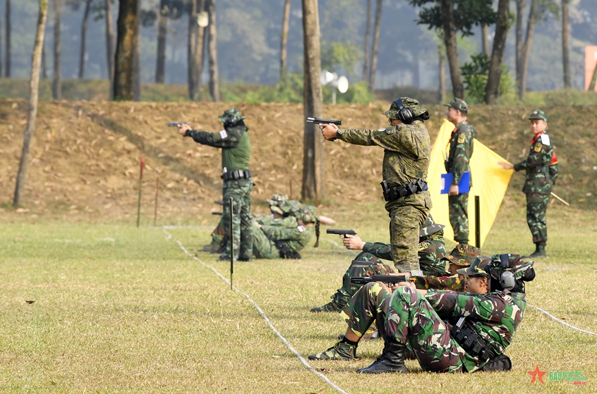 AARM-30: Các xạ thủ ASEAN thể hiện tinh thần đồng đội trên thao trường
