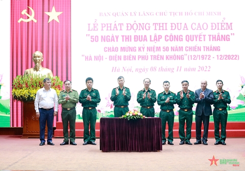 Ban Quản lý Lăng Chủ tịch Hồ Chí Minh phát động thi đua cao điểm kỷ niệm 50 năm Chiến thắng “Hà Nội - Điện Biên Phủ trên không”


