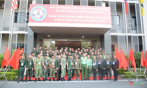 Đoàn Hạ sĩ quan Lục quân các nước ASEAN thăm Học viện Khoa học Quân sự