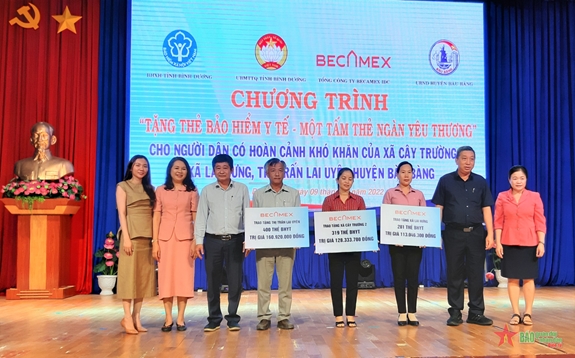 Becamex IDC tặng 1.000 thẻ bảo hiểm y tế tại huyện Bàu Bàng