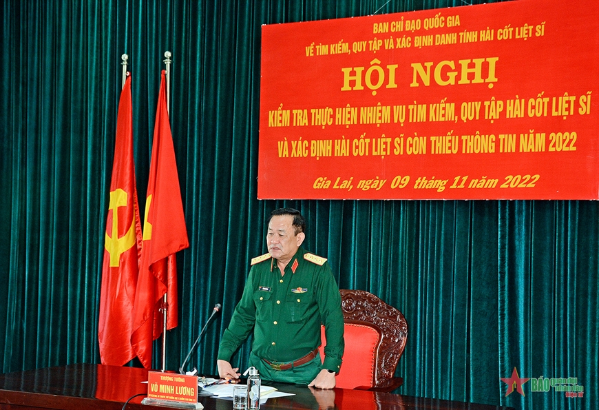 Thượng tướng Võ Minh Lương là một người lính đích thực, với tâm huyết và sự thành công trong quân đội. Hãy xem bức ảnh và cảm nhận sự uy nghiêm và quân đội hóa trong phong thái và trang phục của ông.