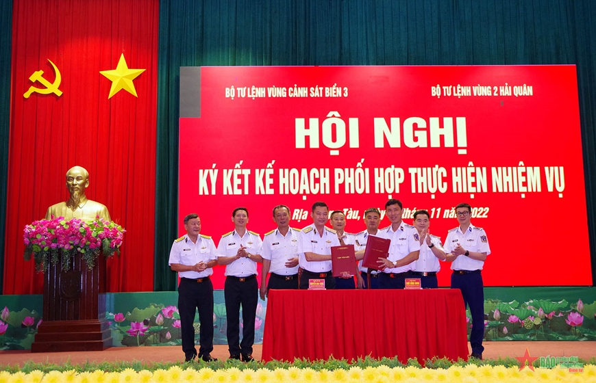Bộ tư lệnh Vùng 2 Hải quân và Bộ tư lệnh Vùng Cảnh sát biển 3 ký kết kế hoạch phối hợp hoạt động