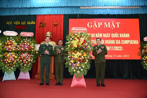 Học viện Lục quân gặp mặt kỷ niệm 69 năm Quốc khánh và thành lập Quân đội Hoàng gia Campuchia