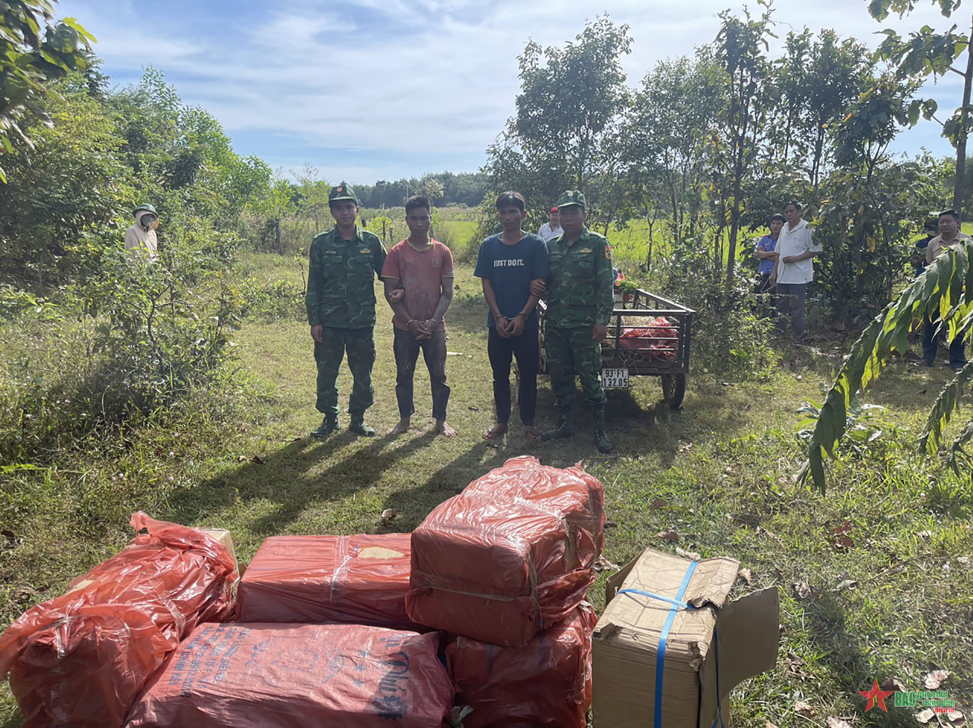 Bộ đội Biên phòng tỉnh Bình Phước bắt vụ vận chuyển pháo nổ số lượng lớn