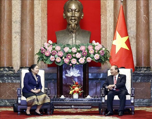 Chủ tịch nước Nguyễn Xuân Phúc tiếp Đoàn Ban Tổ chức Trung ương Đảng Nhân dân Cách mạng Lào