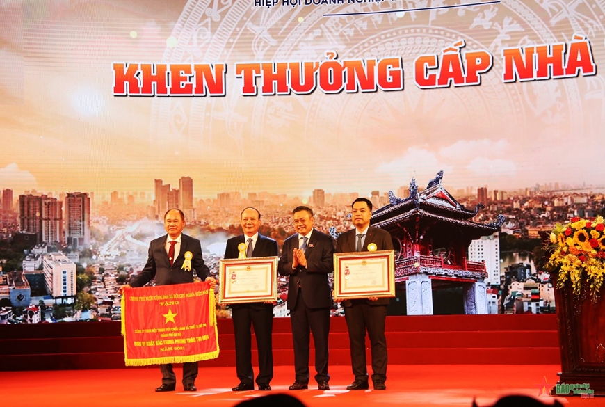 Tôn vinh gần 200 doanh nghiệp, doanh nhân Thăng Long 2022