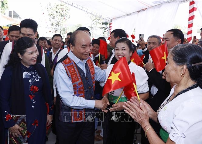 Chủ tịch nước Nguyễn Xuân Phúc dự Ngày hội Đại đoàn kết toàn dân tộc tại Phong Thổ, Lai Châu