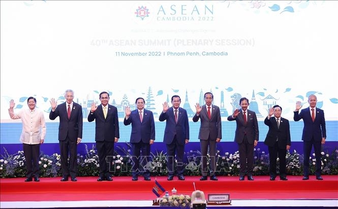 Hội nghị Cấp cao ASEAN lần thứ 40: Vì một Cộng đồng ASEAN đoàn kết và tự cường