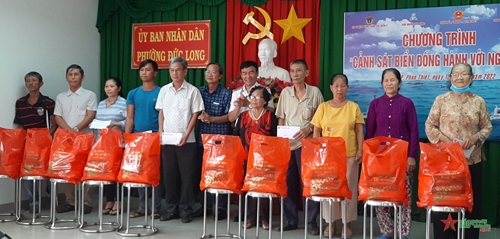 Vùng Cảnh sát biển 3 đồng hành cùng ngư dân Bình Thuận