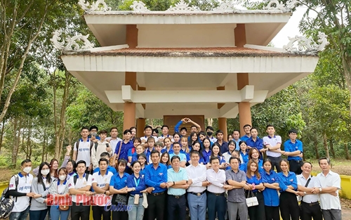 Tăng cường tình đoàn kết sinh viên Việt Nam - Lào – Campuchia

