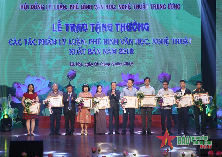 Tạo đột phá cho nghiên cứu văn học, nghệ thuật