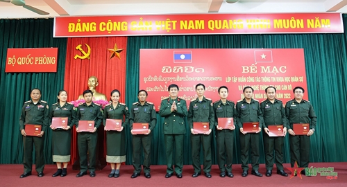 Bế mạc tập huấn nghiệp vụ thông tin khoa học quân sự và công nghệ thông tin cán bộ Quân đội nhân dân Lào