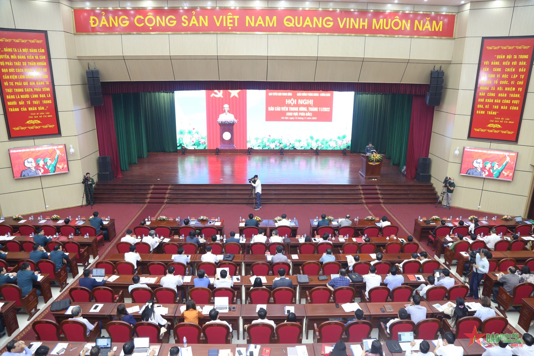 Hội nghị Báo cáo viên Trung ương tháng 11-2022