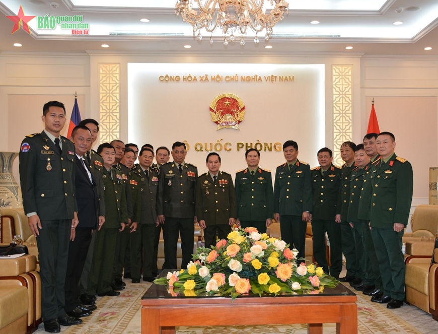 Thượng tướng Nguyễn Tân Cương tiếp Chủ tịch Hội đồng thể thao quân sự Quân đội Hoàng gia Campuchia