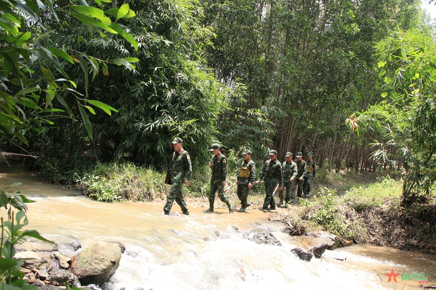 Những người lính “canh rừng”