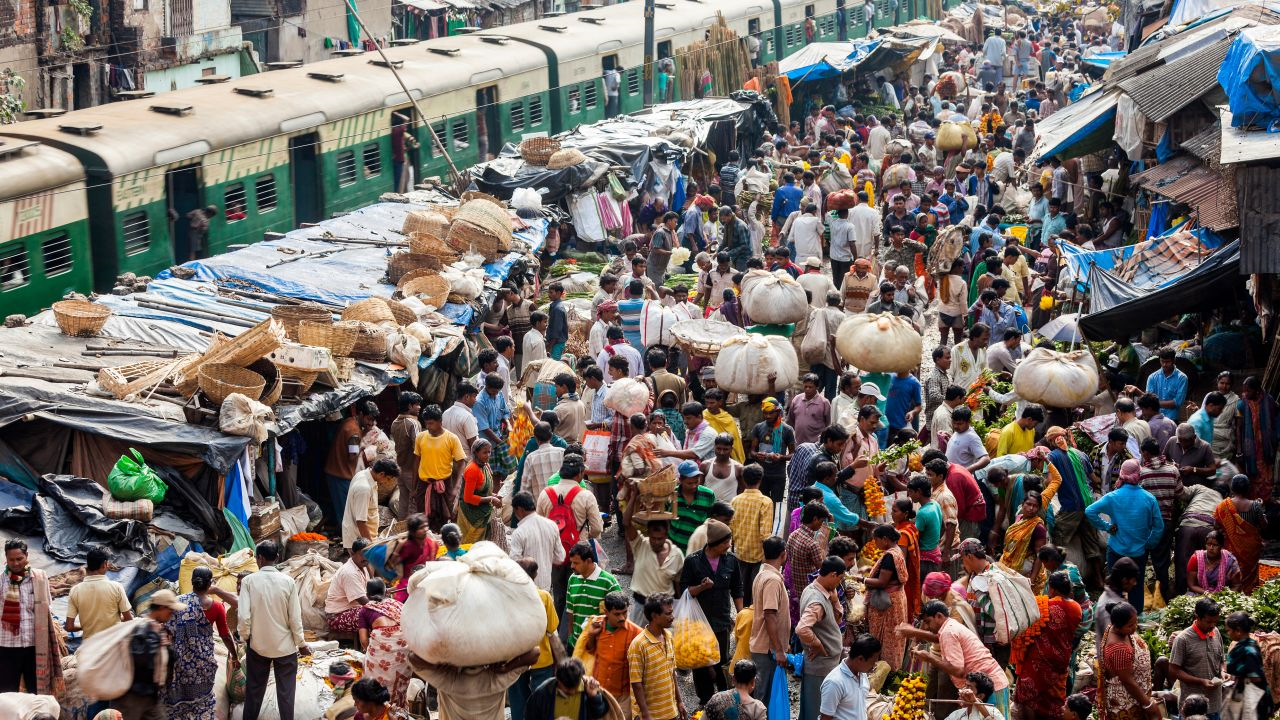 Có phải sự gia tăng dân số đông đến 7 tỷ người sẽ gây ảnh hưởng tới kinh tế thế giới?