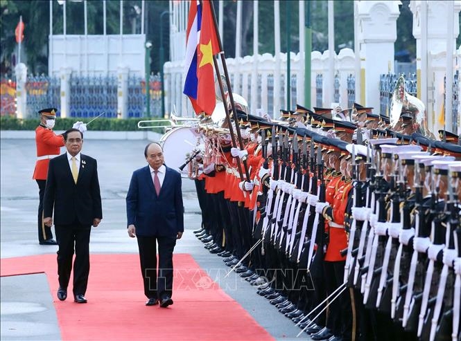 Mối quan hệ: Mối quan hệ giữa Việt Nam và các quốc gia trên thế giới đang được nâng cao, tạo điều kiện thuận lợi cho hoạt động đầu tư, thương mại, du lịch. Các cuộc gặp gỡ cấp cao, các hiệp định kinh tế quan trọng đã được ký kết, hứa hẹn cho sự phát triển của đất nước. Hãy đến với trang web của chúng tôi để chiêm ngưỡng hình ảnh độc đáo về mối quan hệ Việt Nam - thế giới.