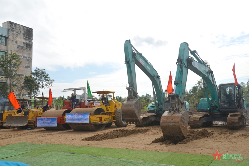 Thủ tướng Chính phủ Phạm Minh Chính dự Lễ khởi công các gói thầu thuộc dự án đường vành đai phía Tây thành phố Cần Thơ