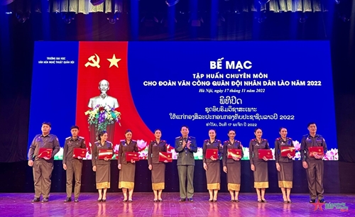 22 học viên Đoàn Văn công Quân đội nhân dân Lào tốt nghiệp tập huấn chuyên môn