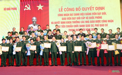 Bộ Quốc phòng công bố quyết định giảng viên dạy giỏi và khen thưởng nhà giáo quân đội