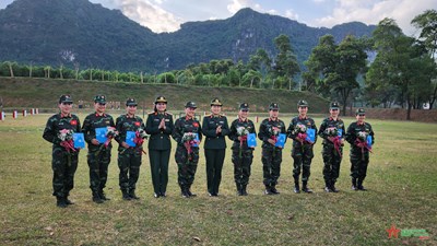 陸軍の女性部門は、AARM-30での女性のピストルチームを祝福します