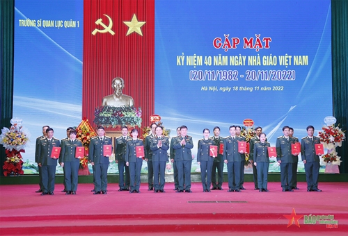 Trường Sĩ quan Lục quân 1 gặp mặt nhân kỷ niệm 40 năm Ngày Nhà giáo Việt Nam