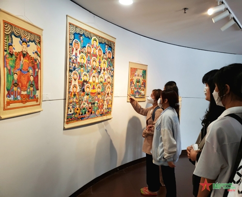Bảo tàng Mỹ thuật Đà Nẵng tiếp nhận gần 260 hiện vật hiến tặng 