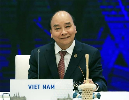 Chủ tịch nước Nguyễn Xuân Phúc dự đối thoại giữa các nhà lãnh đạo APEC với các khách mời