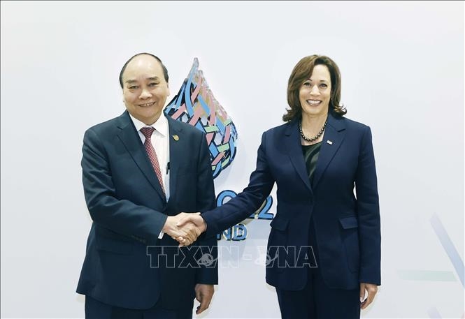 Chủ tịch nước Nguyễn Xuân Phúc gặp Phó tổng thống Hoa Kỳ Kamala Harris