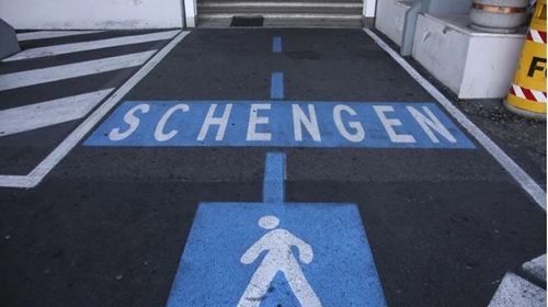 Cánh cửa “Schengen” hé mở