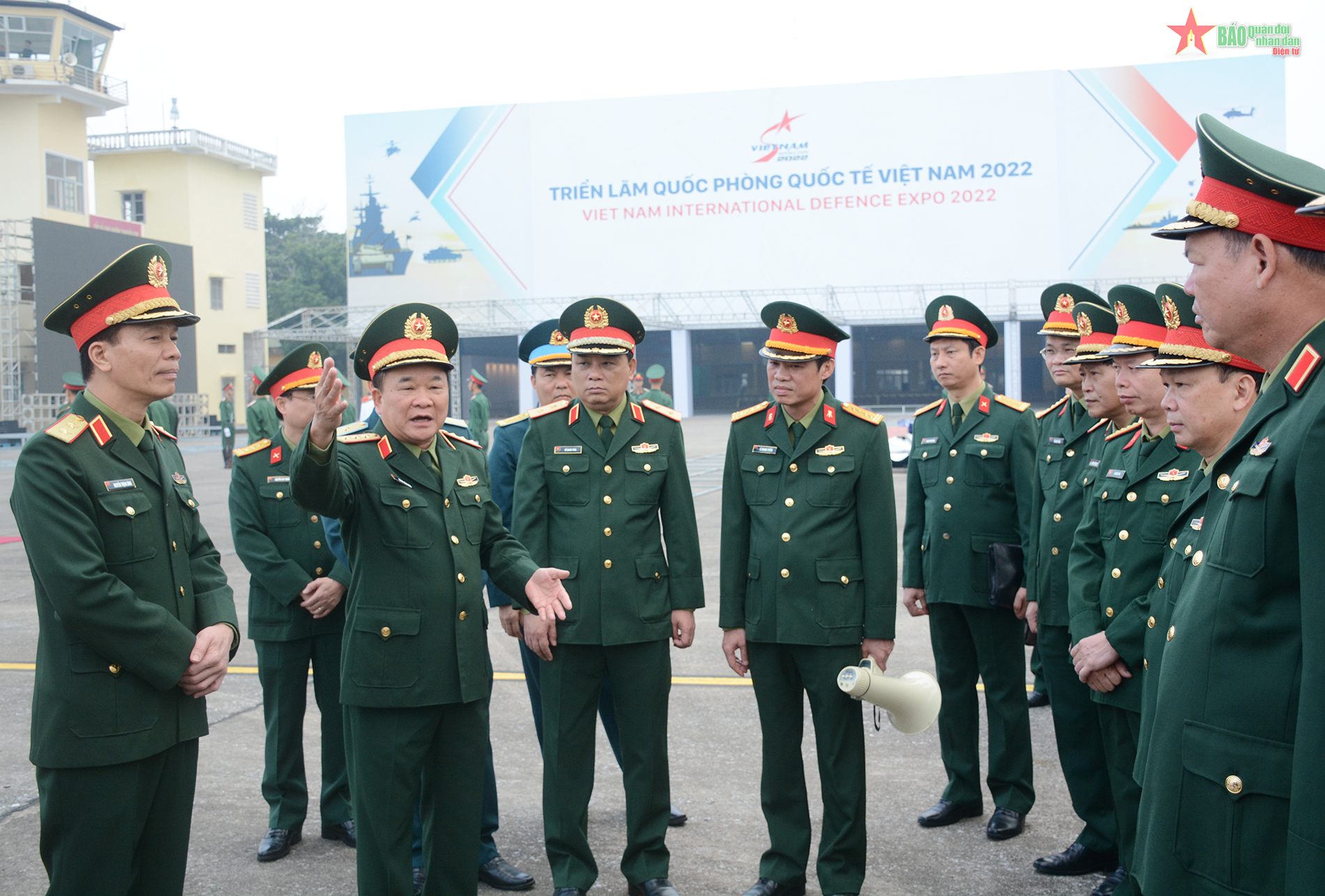 Kiểm tra hợp luyện phục vụ Triển lãm Quốc phòng quốc tế Việt Nam 2022