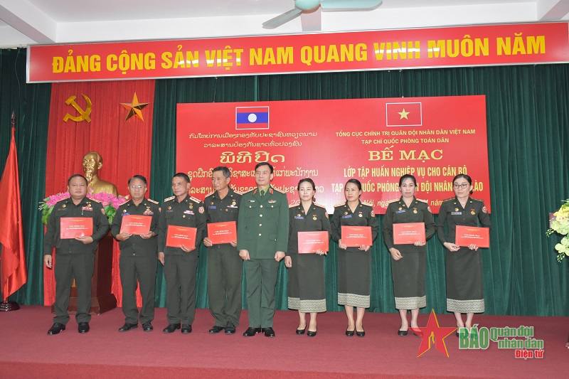 Bế mạc tập huấn nghiệp vụ cán bộ Tạp chí Quốc phòng Quân đội nhân dân Lào