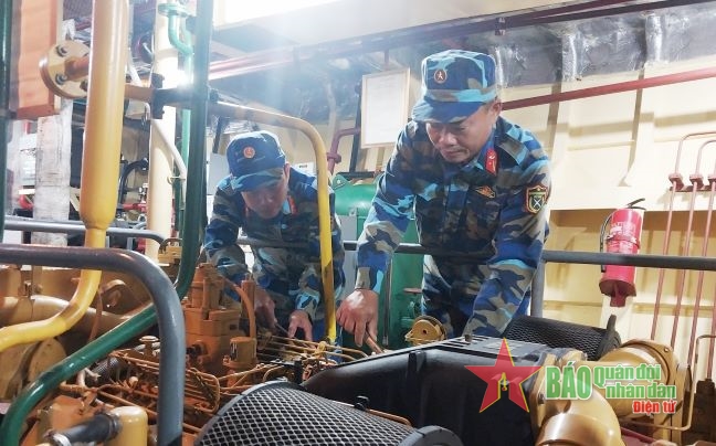 Tăng cường thực hành huấn luyện trên sông, biển Tăng cường thực hành huấn luyện trên sông, biển