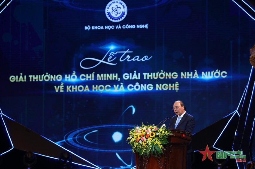 Chủ tịch nước Nguyễn Xuân Phúc: Tạo mọi điều kiện thuận lợi để nhà khoa học phát huy hết tài năng và sáng tạo
