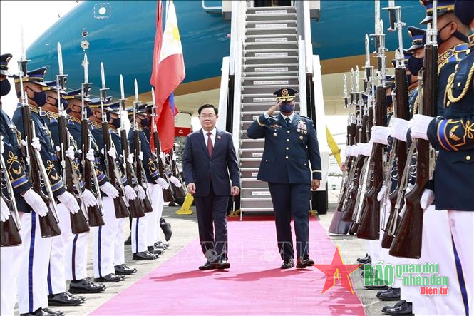 Chủ tịch Quốc hội Vương Đình Huệ bắt đầu chuyến thăm chính thức Cộng hòa Philippines