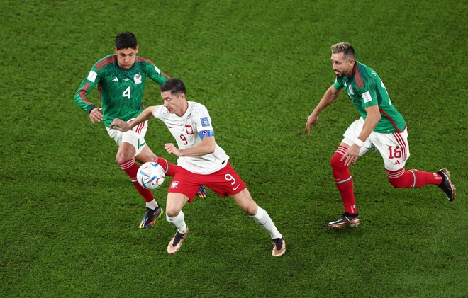 Mexico 0-0 Ba Lan: Lewandowski đá hỏng phạt đền