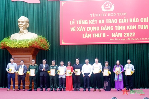 Tỉnh ủy Kon Tum trao giải báo chí về xây dựng Đảng lần II