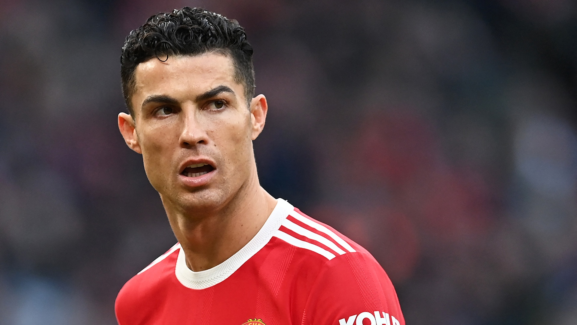 Fan phát cuồng vì Ronaldo quay xe quá kịch tính trang chủ MU sập