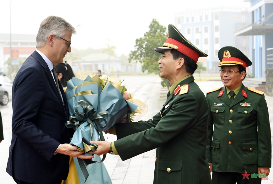 Phó tổng Thư ký Liên hợp quốc thăm Cục Gìn giữ hòa bình Việt Nam