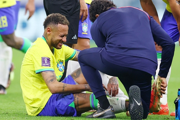 Brazil có thể thiếu vắng Neymar đến hết vòng bảng