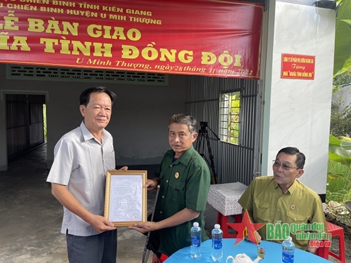 Hội Cựu chiến binh tỉnh Kiên Giang bàn giao nhà “Nghĩa tình đồng đội”