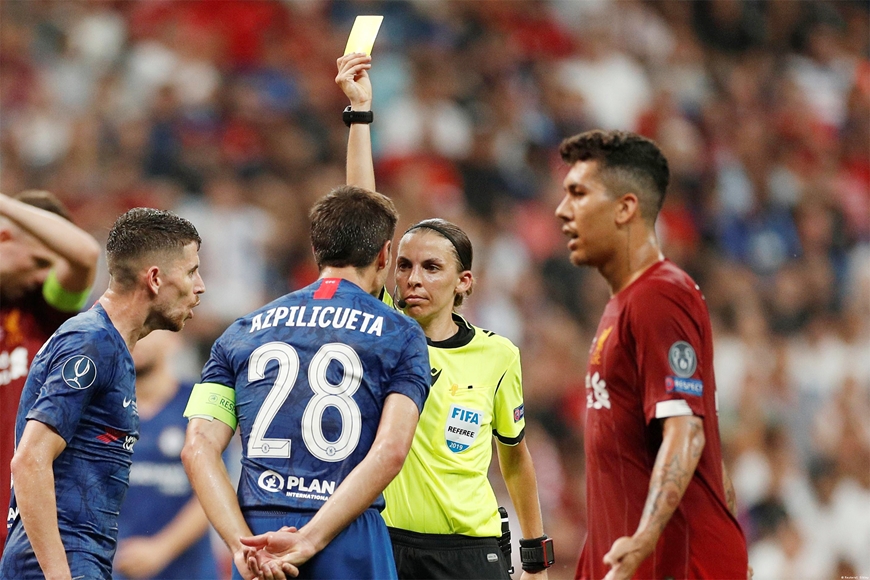 Sự nghiệp cầm còi của “nữ hoàng sân cỏ” đi vào lịch sử World Cup