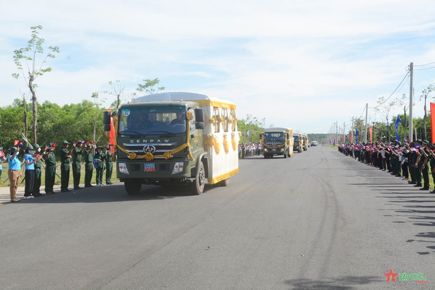 Bàn giao 49 hài cốt chiến sĩ lực lượng vũ trang đoàn kết cứu nước Campuchia