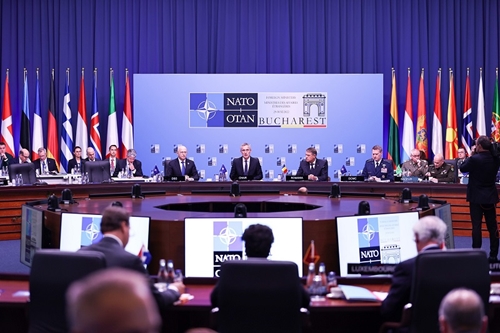 Hội nghị Ngoại trưởng NATO: Liệu có “đổ thêm dầu vào lửa”?